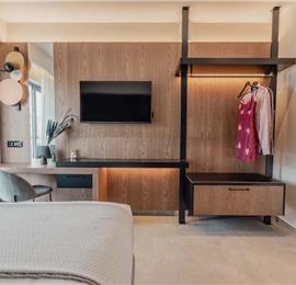 3 bedroom penthouse apartment with pool in Chania town, sleeps 6